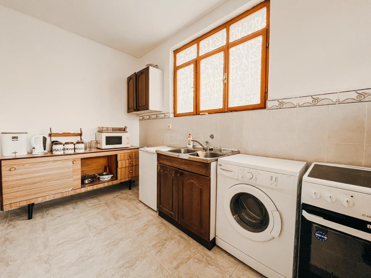 Vladivostok Apartments Тиват Экстерьер фото