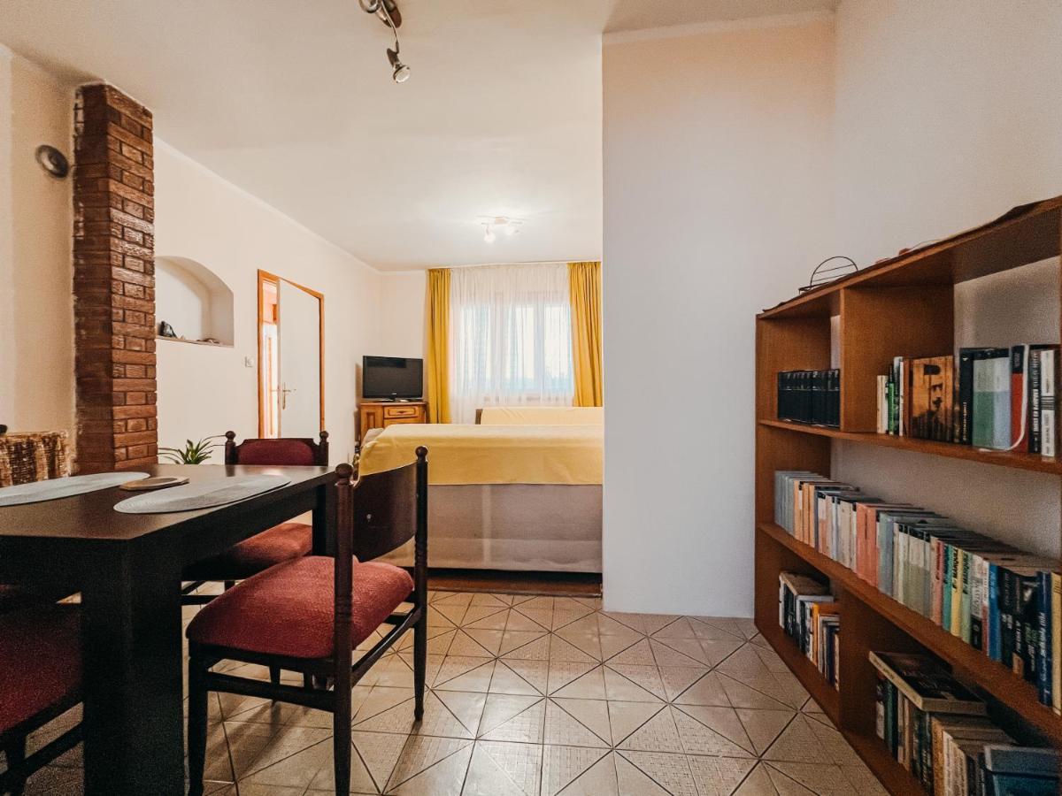 Vladivostok Apartments Тиват Экстерьер фото