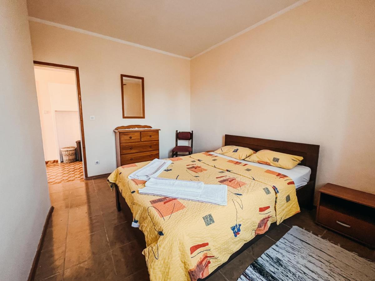 Vladivostok Apartments Тиват Экстерьер фото