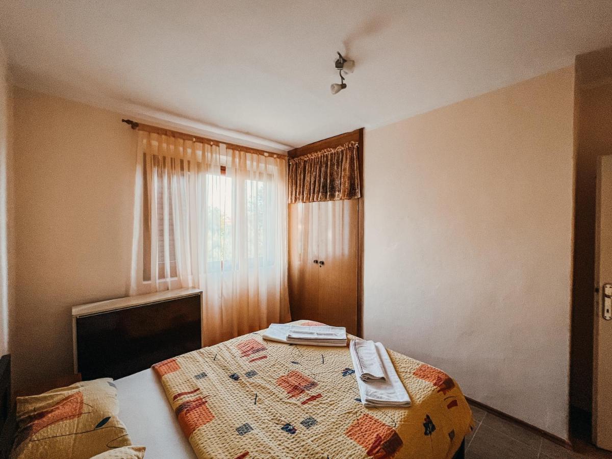 Vladivostok Apartments Тиват Экстерьер фото