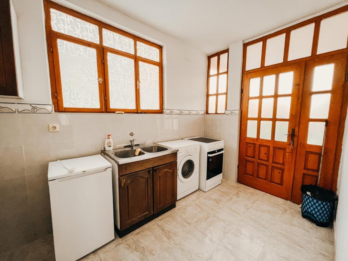 Vladivostok Apartments Тиват Экстерьер фото